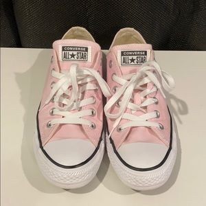 Women’s Chuck Taylor Converse Sneaker size 8.5